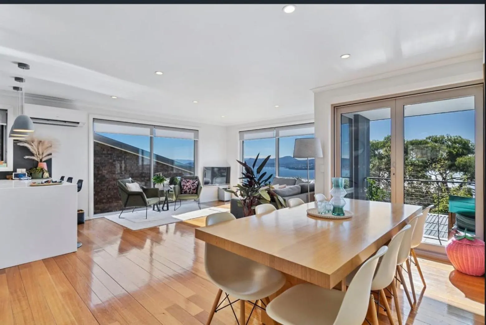 Villa Nicolas Escape Panoramic Views Luxury And Space Hobart