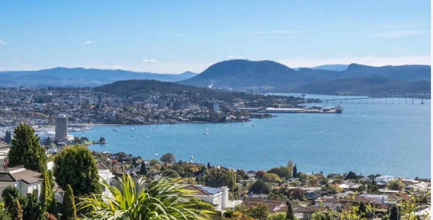 Nicolas Escape Panoramic Views Luxury And Space Hobart Villa